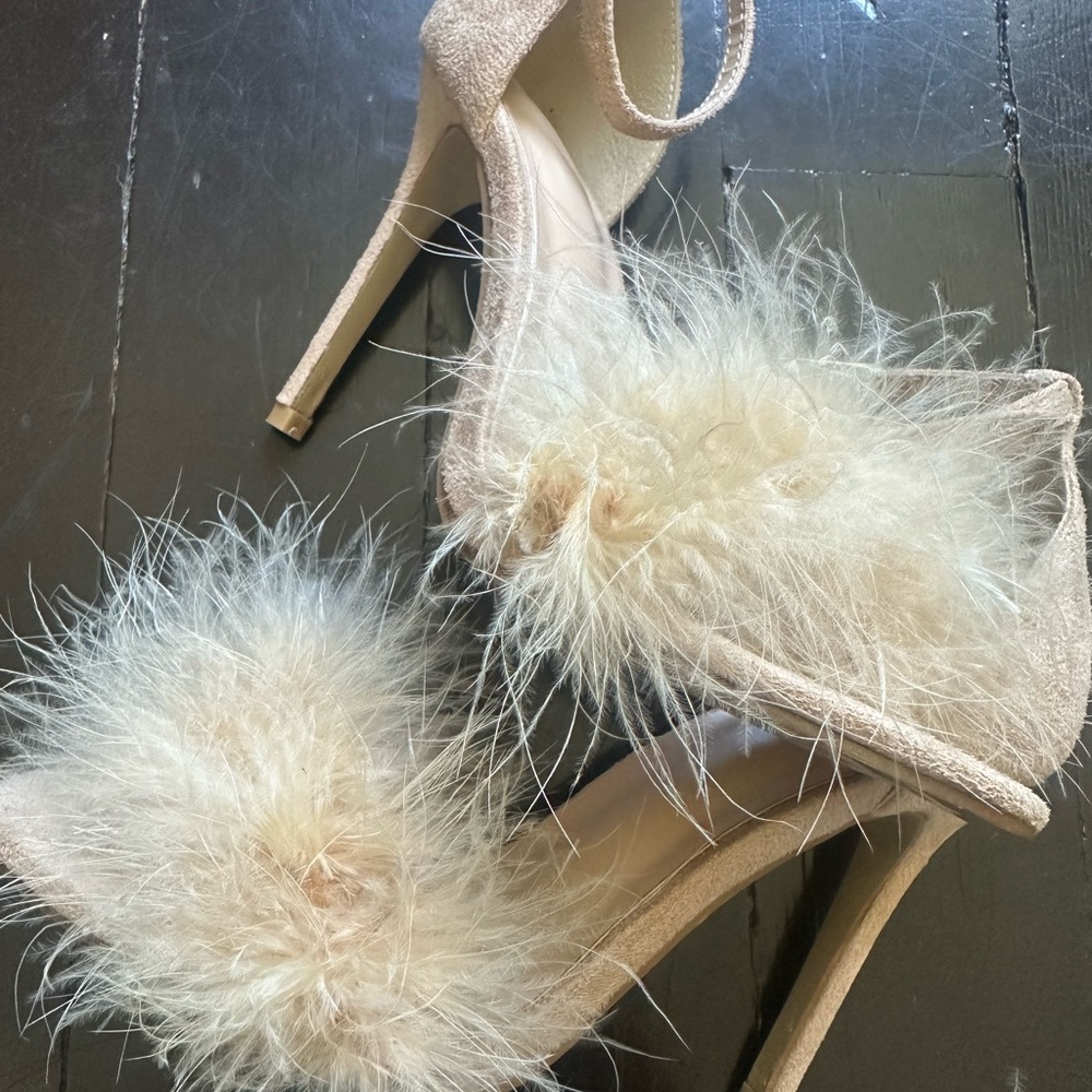 Sexy Cream Feathered Women's Pumps